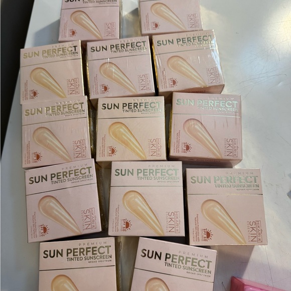 Tinted Sunscreen - Cream - Picture 5 of 6